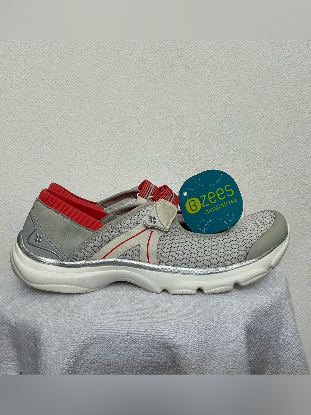 NWT Bzees New Boardwalk Mary Jane Grey, Coral Walking Sneakers Size 9M